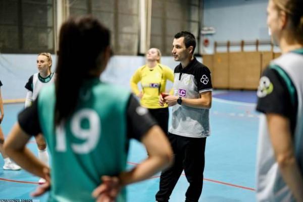 赞美党的体育朗诵稿精选范文